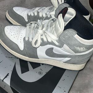 GREY AND WHITE RETRO 1 size US 6.5 AS IS